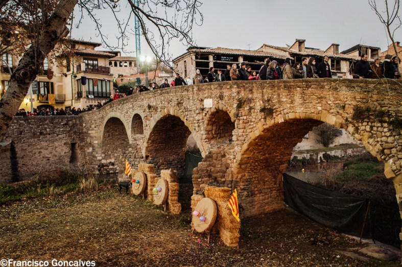 Puentes de piedra y tiro al arco / Stone bridges and archery
