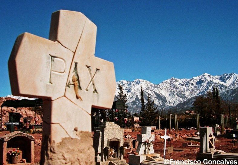 Cementerio de Potrerillos - Mendoza, Argentina / Potrerillos Cemetery - Mendoza, Argentina