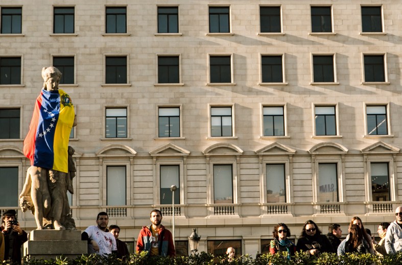 El mundo tiene que saber lo que pasa en Venezuela. Manifestación del 22 de febrero en Barcelona. 