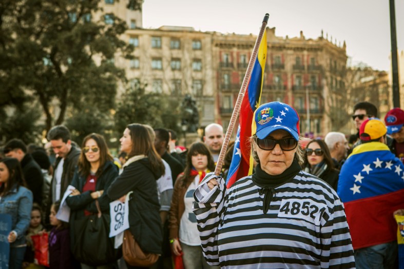 El mundo tiene que saber lo que pasa en Venezuela. Manifestación del 22 de febrero en Barcelona. 