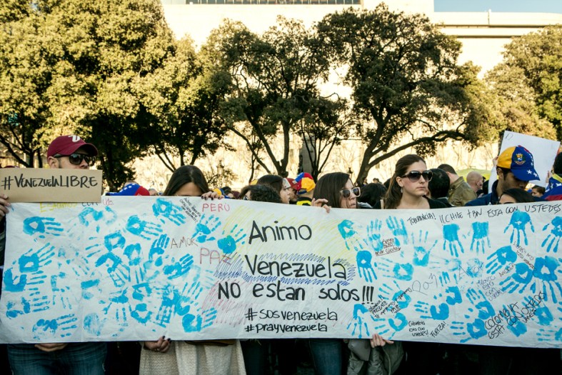 El mundo tiene que saber lo que pasa en Venezuela. Manifestación del 22 de febrero en Barcelona. 