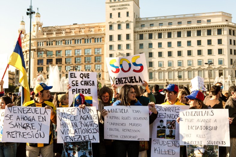 El mundo tiene que saber lo que pasa en Venezuela. Manifestación del 22 de febrero en Barcelona. 