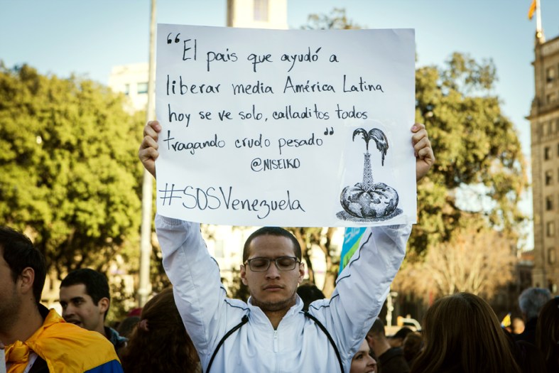 El mundo tiene que saber lo que pasa en Venezuela. Manifestación del 22 de febrero en Barcelona. 