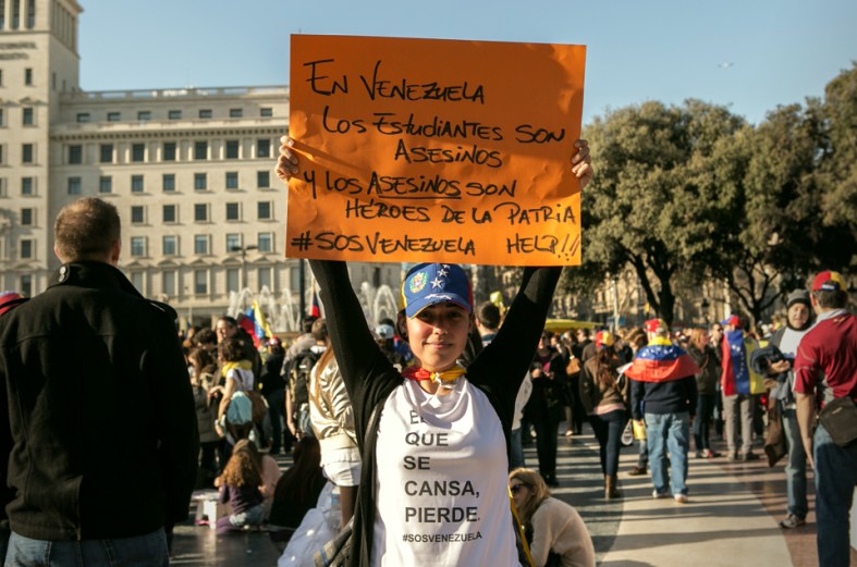 El mundo tiene que saber lo que pasa en Venezuela. Manifestación del 22 de febrero en Barcelona. 