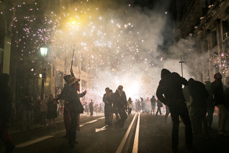 Via Laeitana en llamas