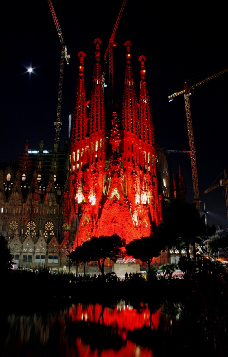 Sagrada Familia de rojo