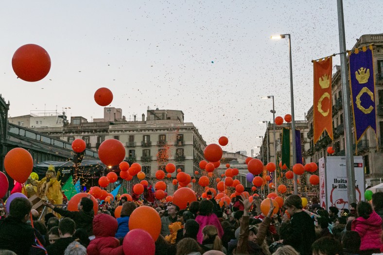 Mucha gente se llevó los globos de recuerdo