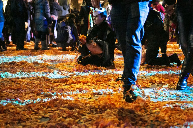 Recoger confeti del suelo, todo un clásico