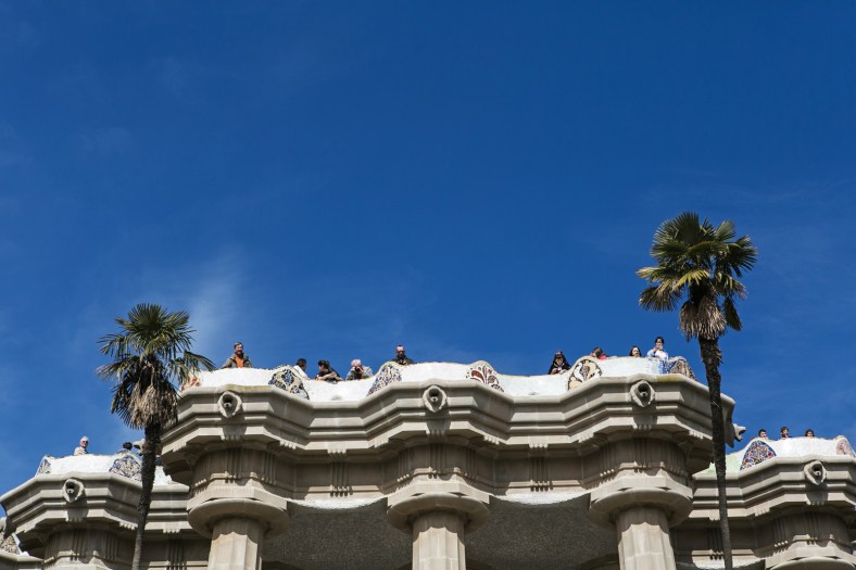 Banco ondulante sobre la entrada