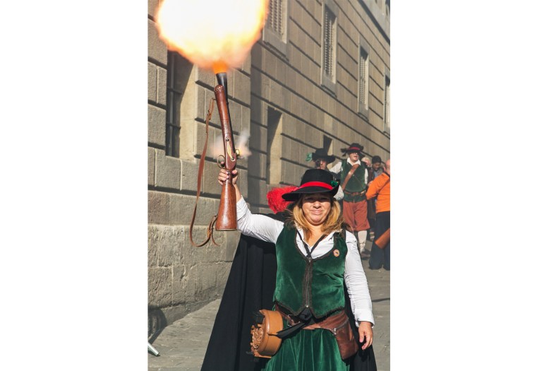 Las chicas también disparan