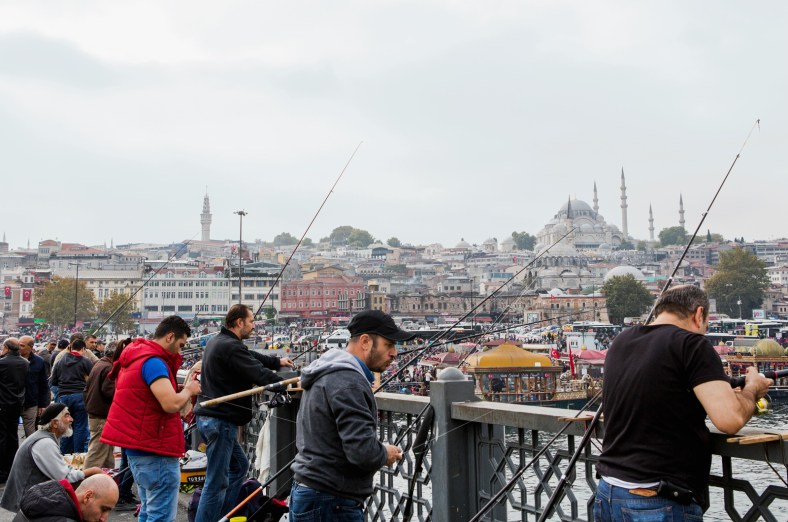 Pescadores en el puente Galata