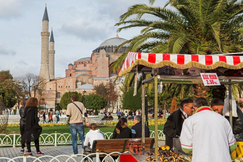 Puestos de comida en la plaza de Sultanahmet