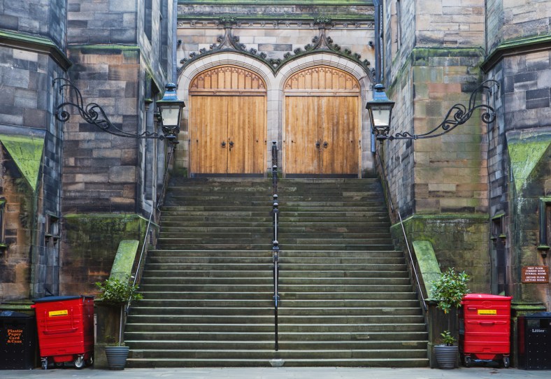 El edificio de la Facultad de Teología de la Universidad de Edimburgo es impresionante.